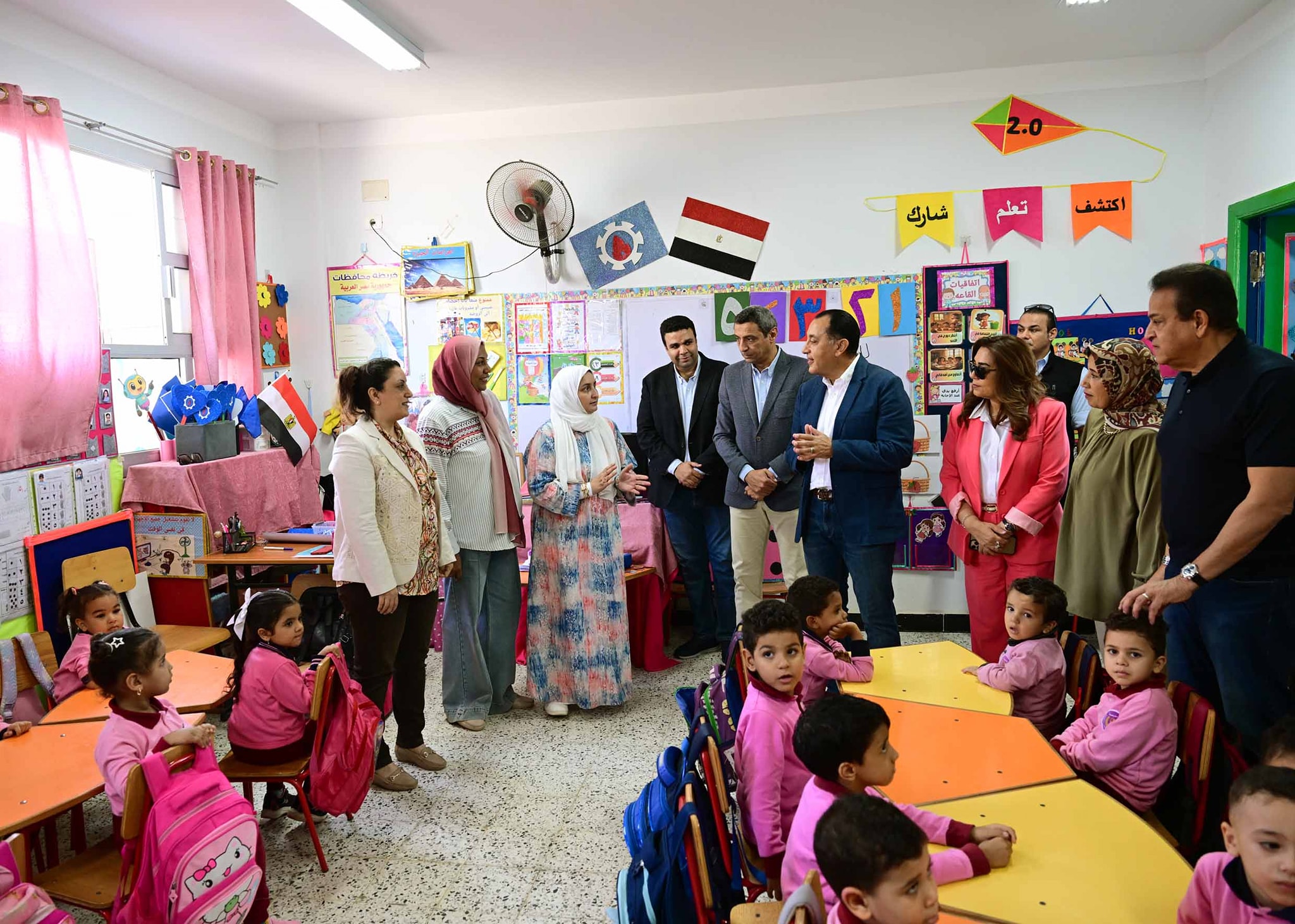 “رئيس الوزراء ” يتفقد مدرسة “محمد حافظ” الابتدائية “بمحافظة السويس”.. لاطمئنان على انتظام العملية التعليمية وحضور الطلاب