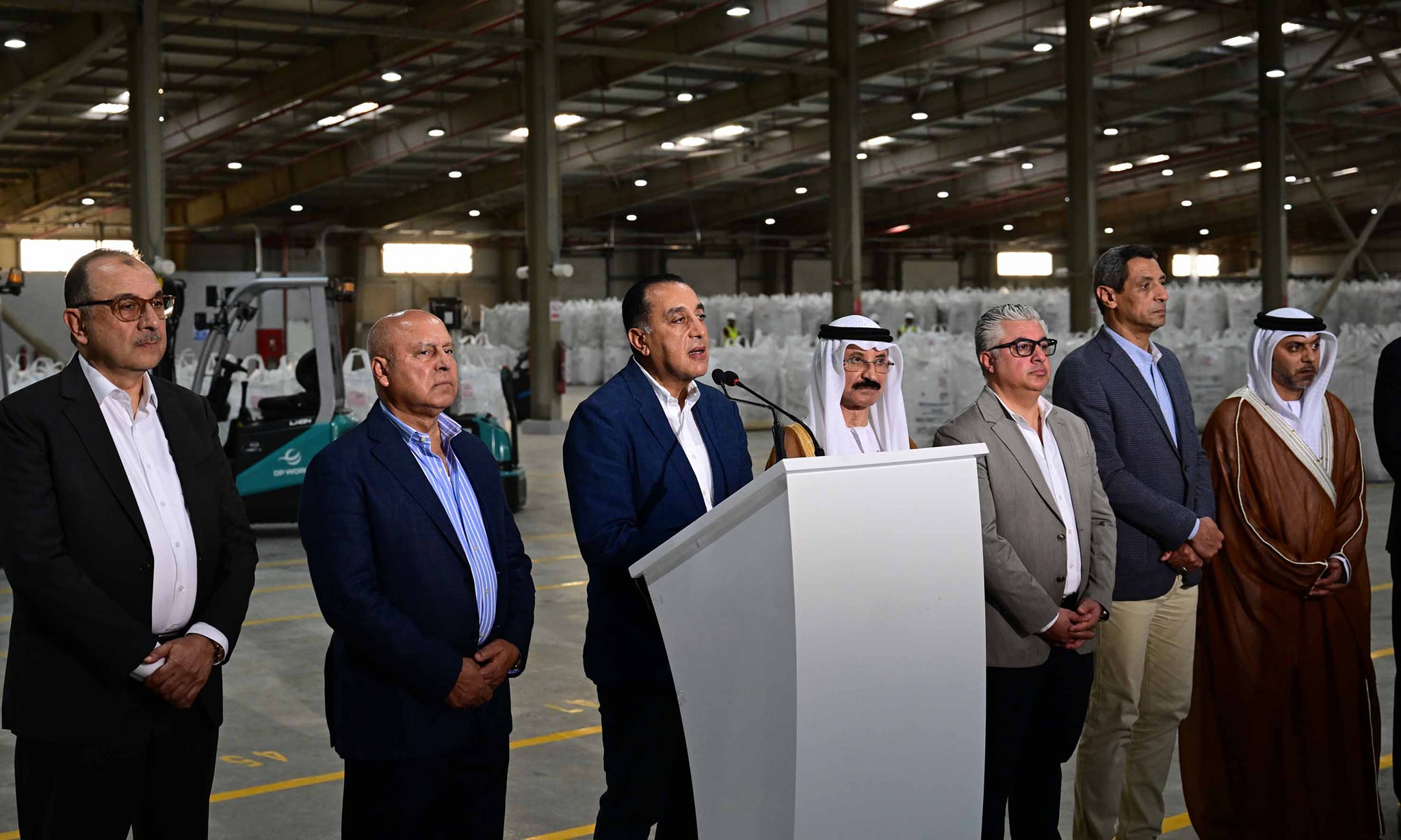  رئيس الوزراء: البنية الأساسية ركيزة جذب 11 مليار دولار استثمارات بالمنطقة الاقتصادية وتوفير 80 ألف فرصة 