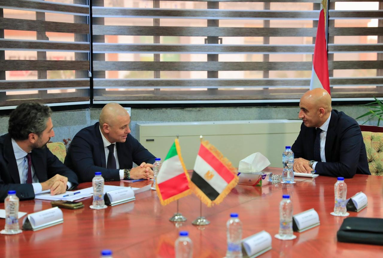 عبد اللطيف يبحث سبل مواصلة بين مصر وايطاليا