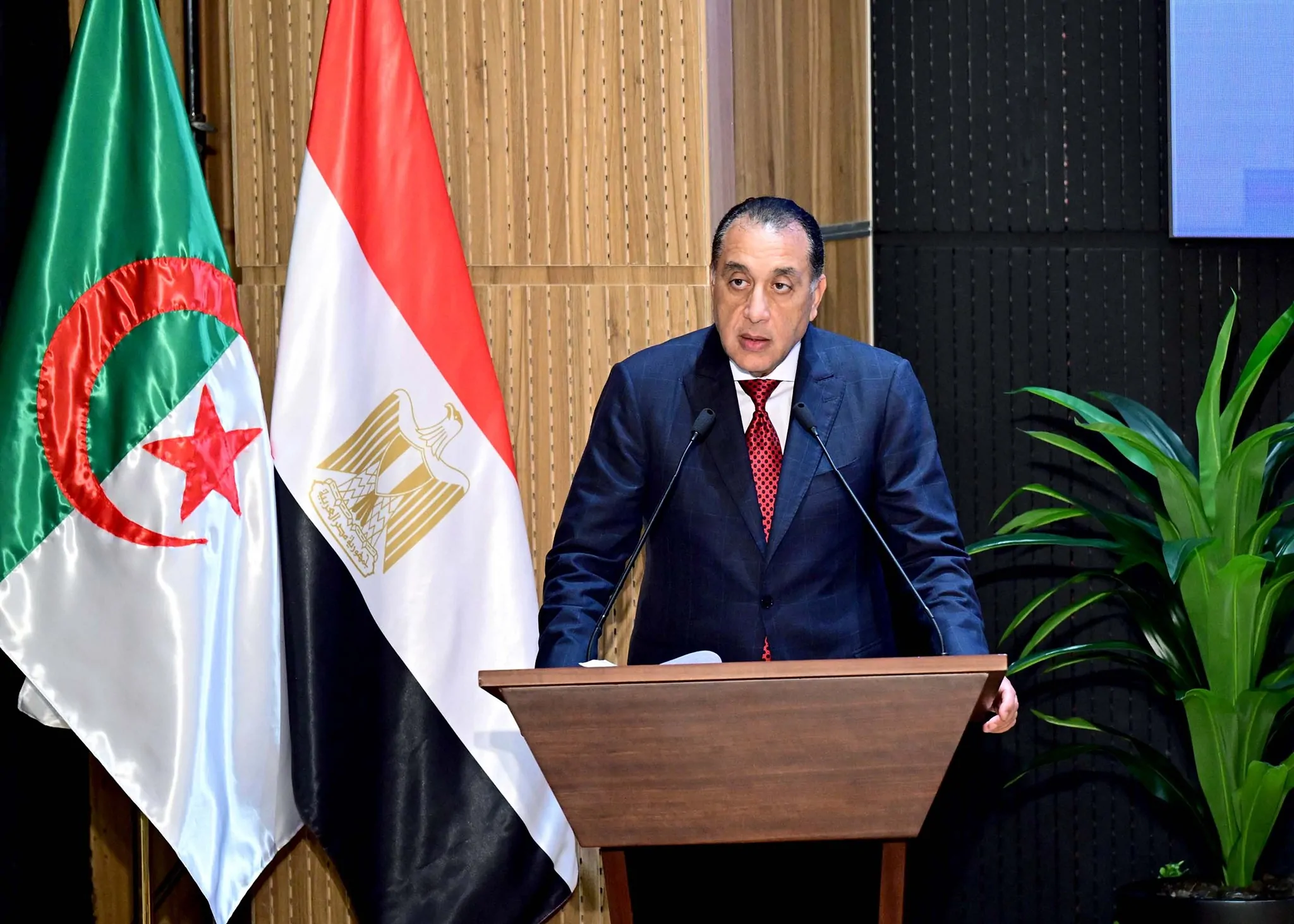 مدبولي: منتدى الأعمال المصري‑الجزائري انطلاقة لشراكات كبيرة وفرص اقتصادية واعدة