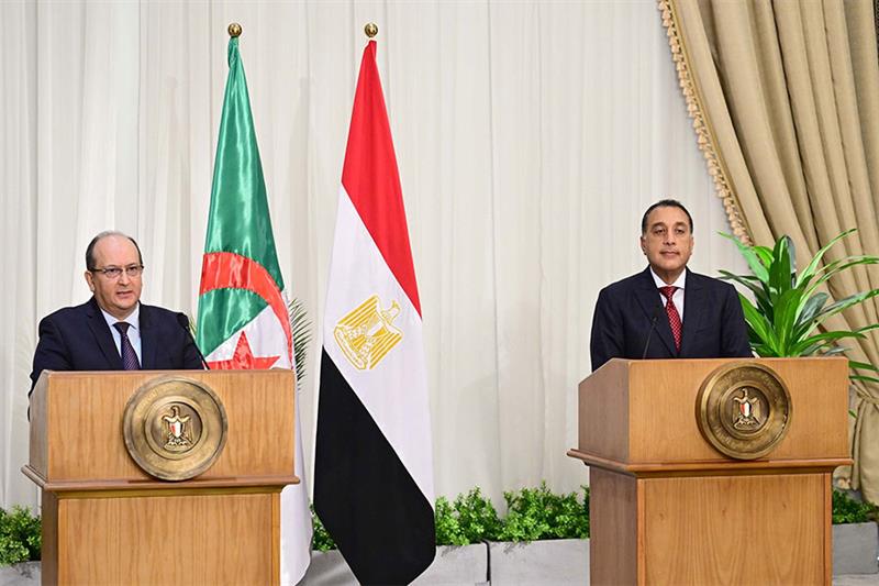 رئيس الوزراء الجزائري : نسعى لتعزيز سبل التعاون المشترك بين البلدين الشقيقين بكافة المجالات