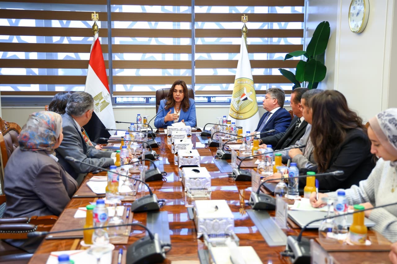 وزيرة التنمية المحلية توقع خطة لمواجهة مخاطر المناخ بالمدن الحضرية