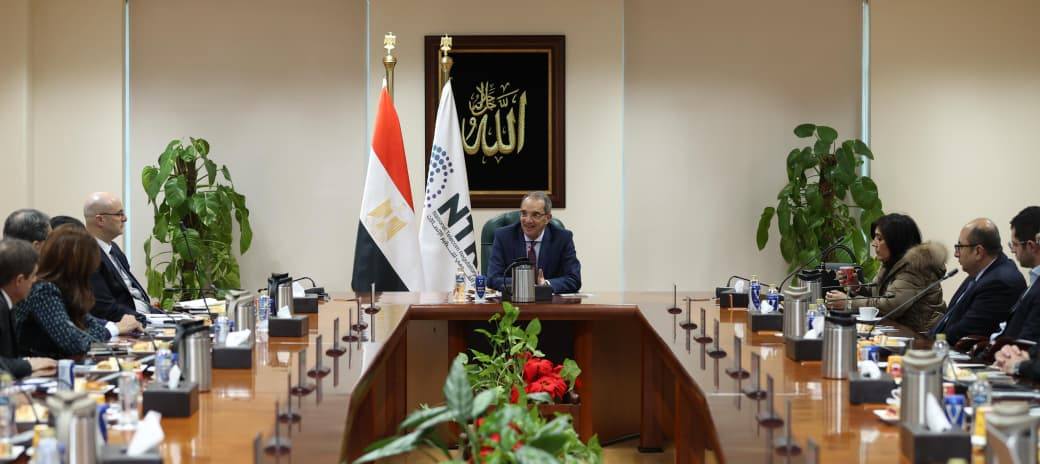 عمرو طلعت: إطلاق خدمات الجيل الخامس وإنتاج 10 ملايين هاتف محمول خلال عام