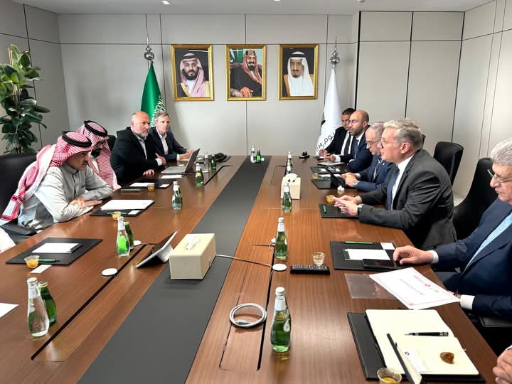 وزير البترول يبحث تعزيز مشاركة الشركات المصرية بمشروع نيوم بالسعودية