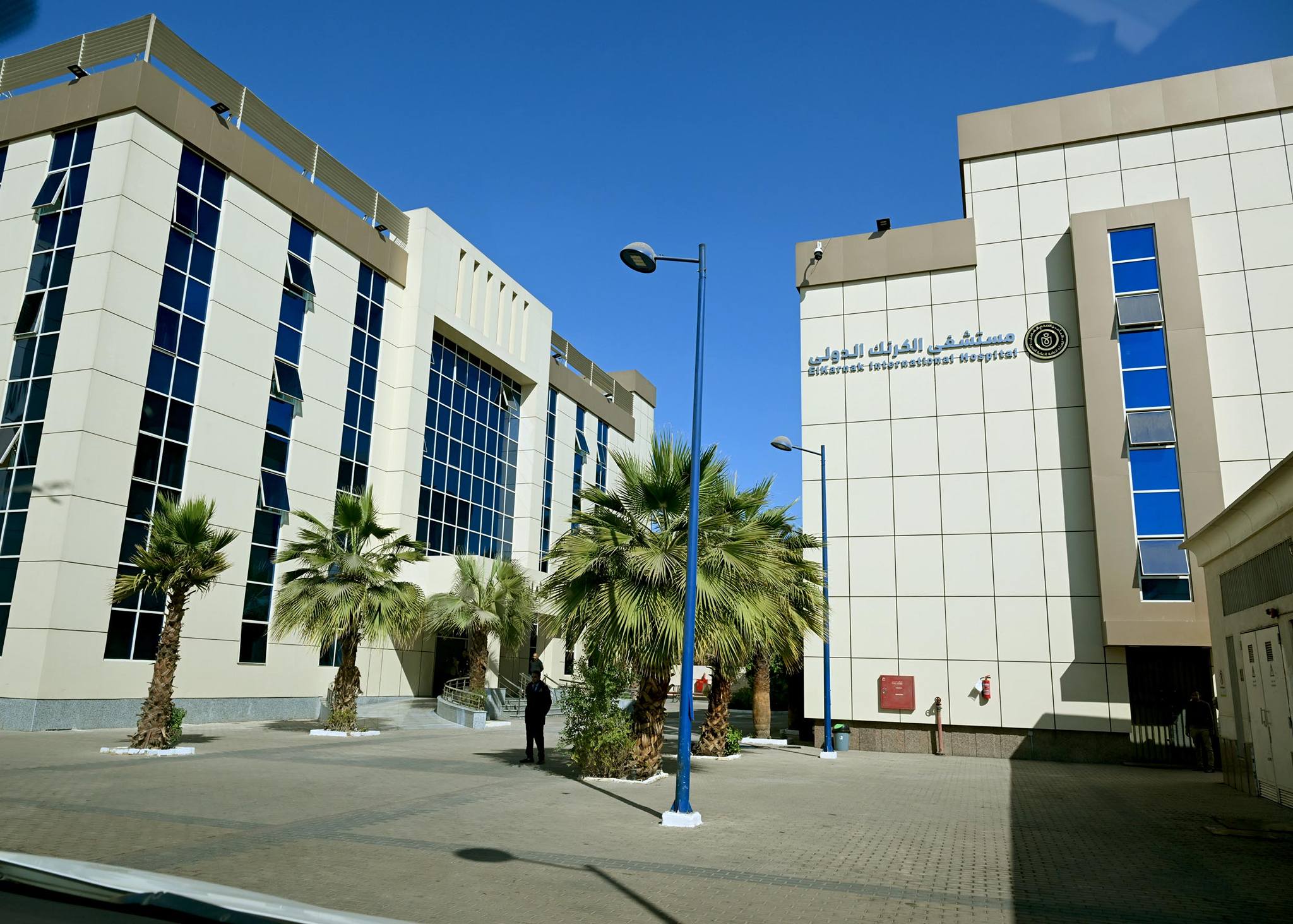 مدبولي يتفقد الأقسام المختلفة بمستشفى الكرنك الدوليّ