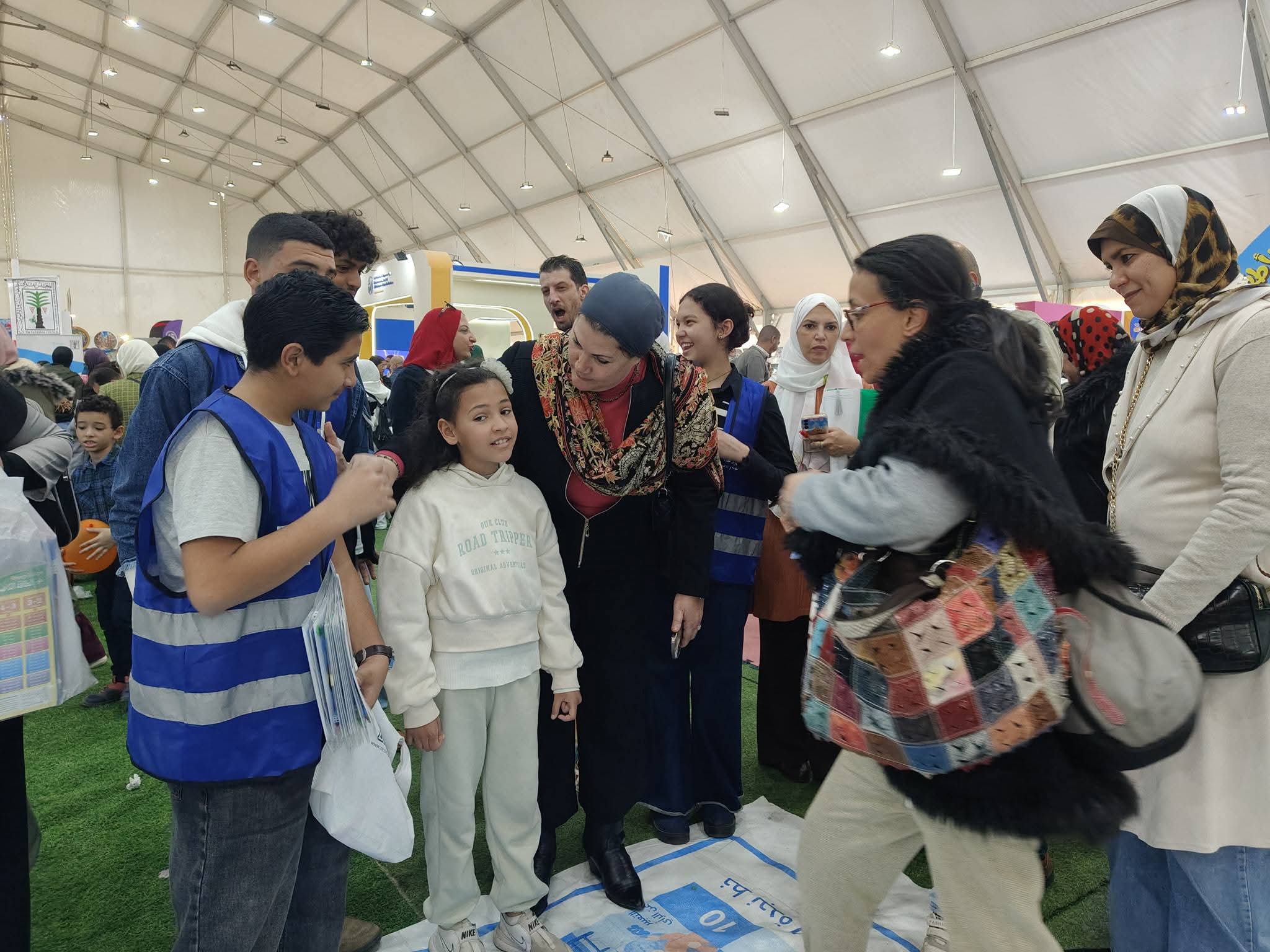 رئيسة «القومي للطفولة والأمومة» تتفقد جناح المجلس بمعرض القاهرة الدولي للكتاب