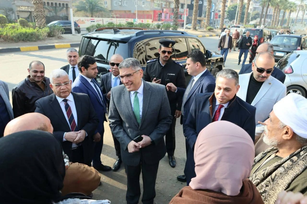 محافظ الجيزة يتابع انتظام امتحانات الإعدادية بحي الهرم