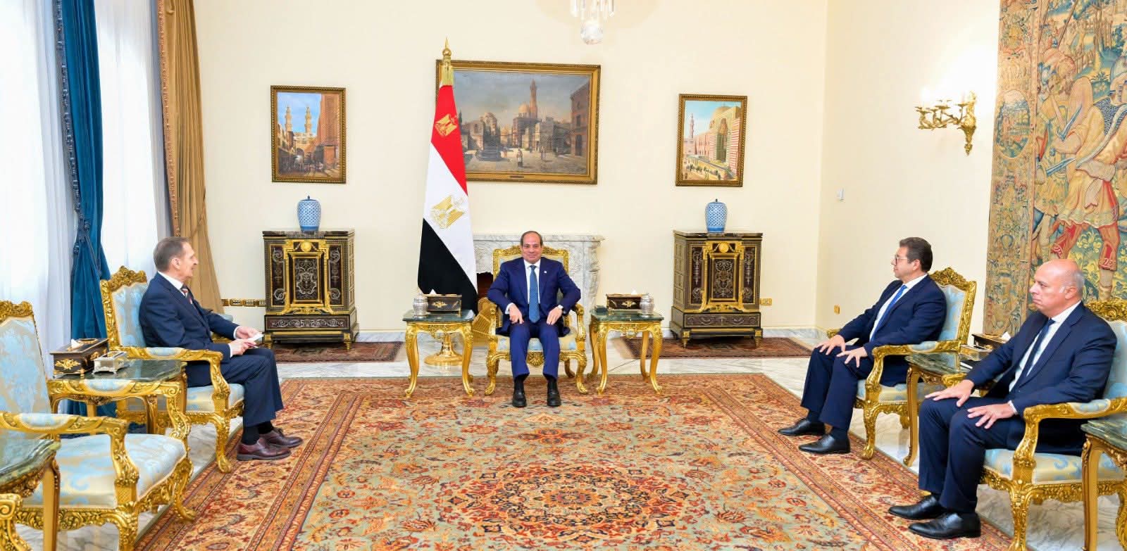 الرئيس السيسي يستقبل رئيس الاستخبارات الخارجية الروسية “بالقاهرة “