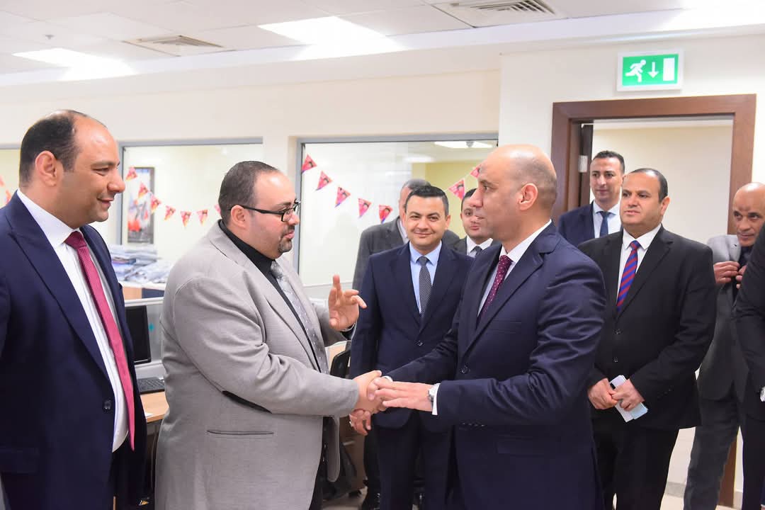 حسن الرداد وزيرالعمل: “أنا واحد منكم” في أولى خطواته داخل الوزارة
