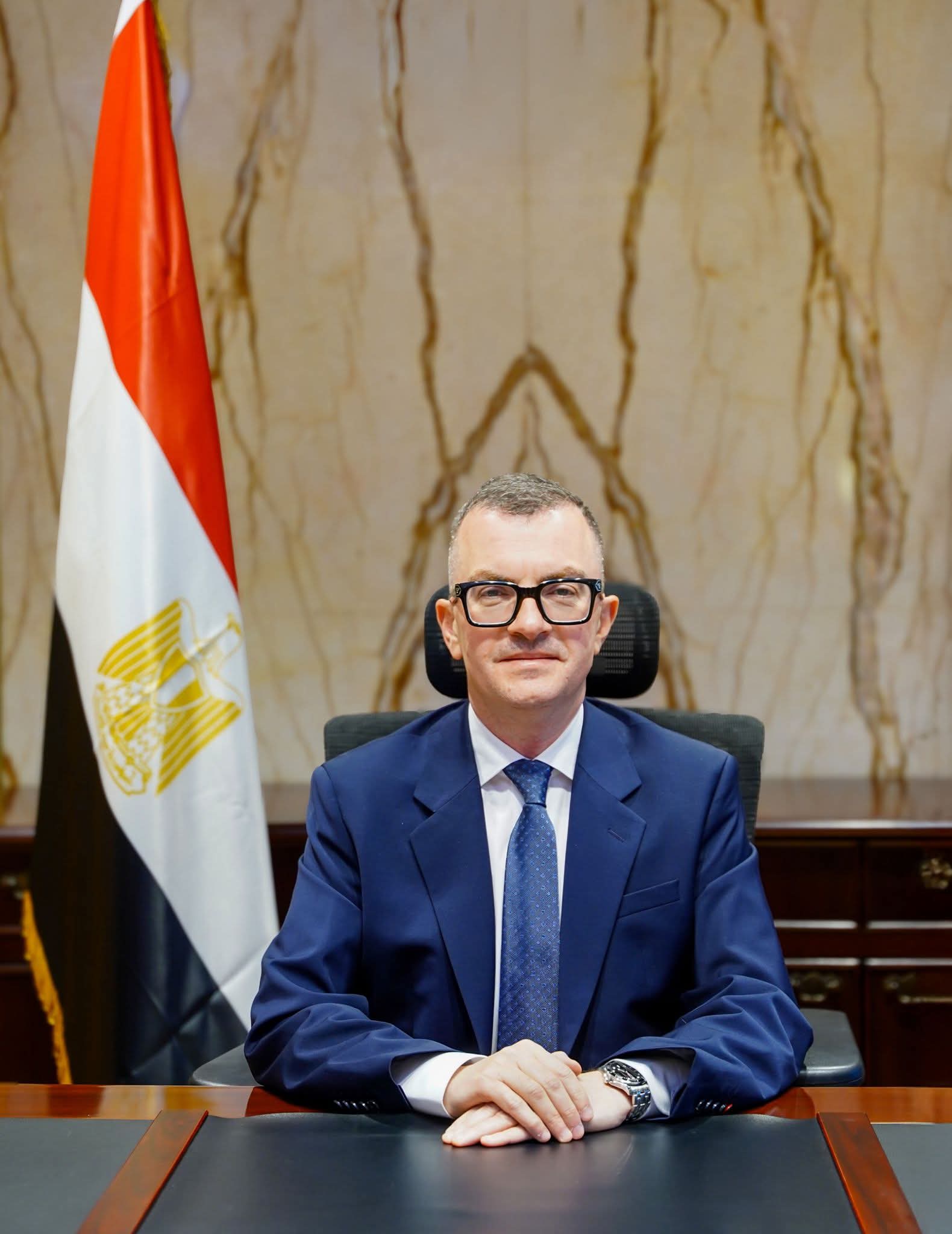 وزيرالتخطيط يباشر مهام وزارة التخطيط ويؤكد تعزيز التنسيق ودعم القطاع الخاص