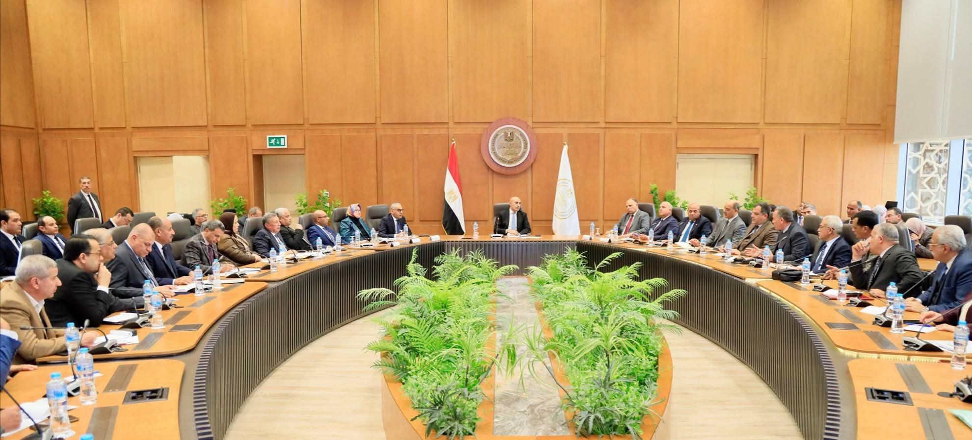 وزير التعليم يبحث استعدادات الفصل الدراسي الثاني ويشدد على الانضباط وانتظام الدراسة