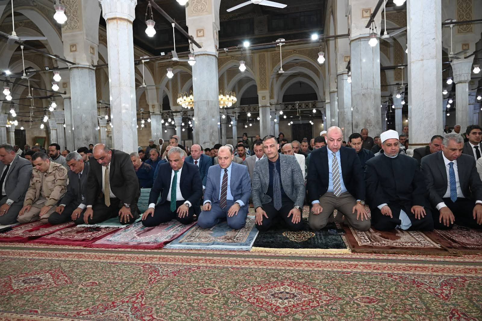 محافظ الغربية يشهد احتفال ليلة القدر من المسجد الأحمدي بطنطا نائبًا عن رئيس الجمهورية