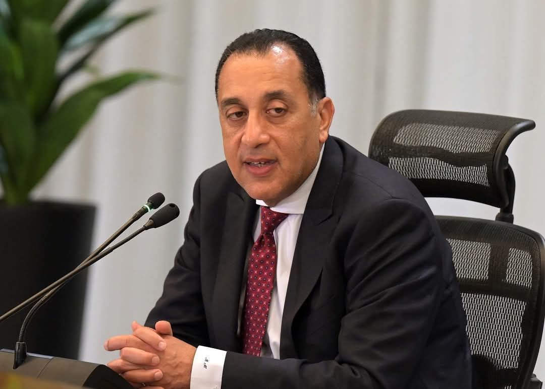 مدبولي يصدر قرارا بشأن الآليات القانونية لغلق المحال العامة والمراكز التجارية والمطاعم