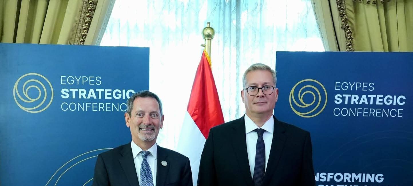 وزير البترول يبحث و “SLB” العالمية يبحثان التوسع في الحفر الأفقي لزيادة الإنتاج