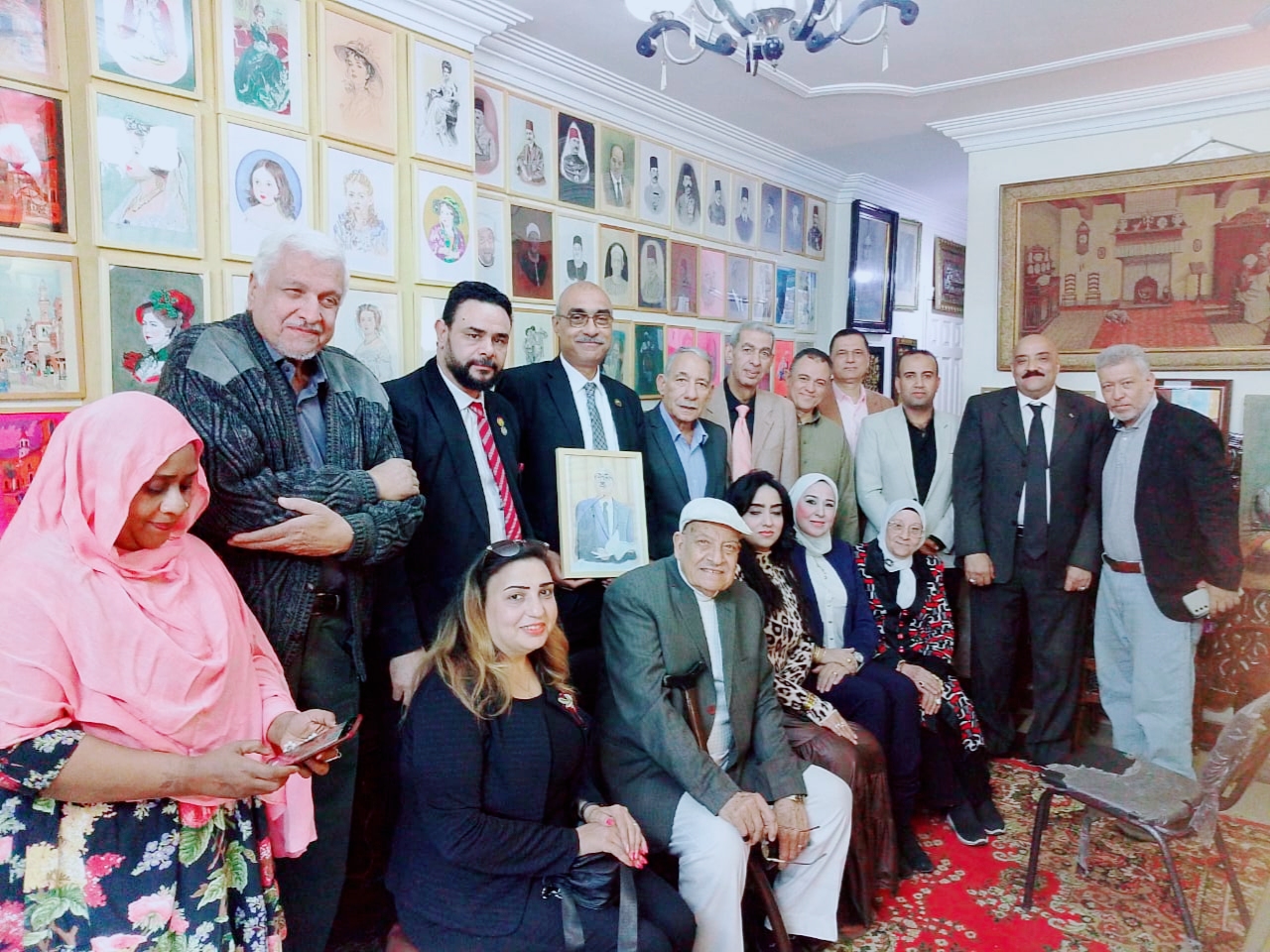 120 لوحة تحكي عظمة مصر.. محمد سرور يبهر الحضور في معرض فني استثنائي