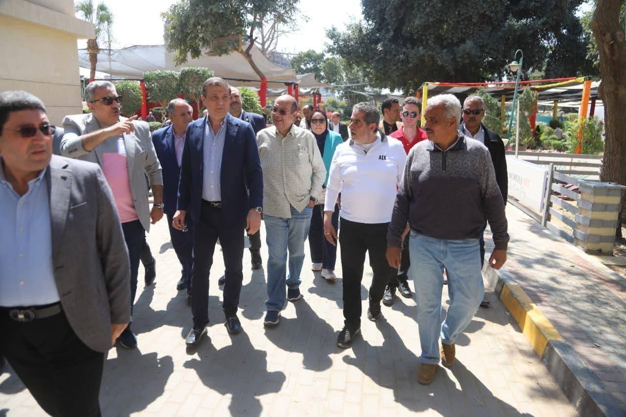 وزير الزراعة يتفقد معرض زهور الربيع بالدقي ويقرر مده لنهاية مايو مع إعفاء العارضين من الرسوم