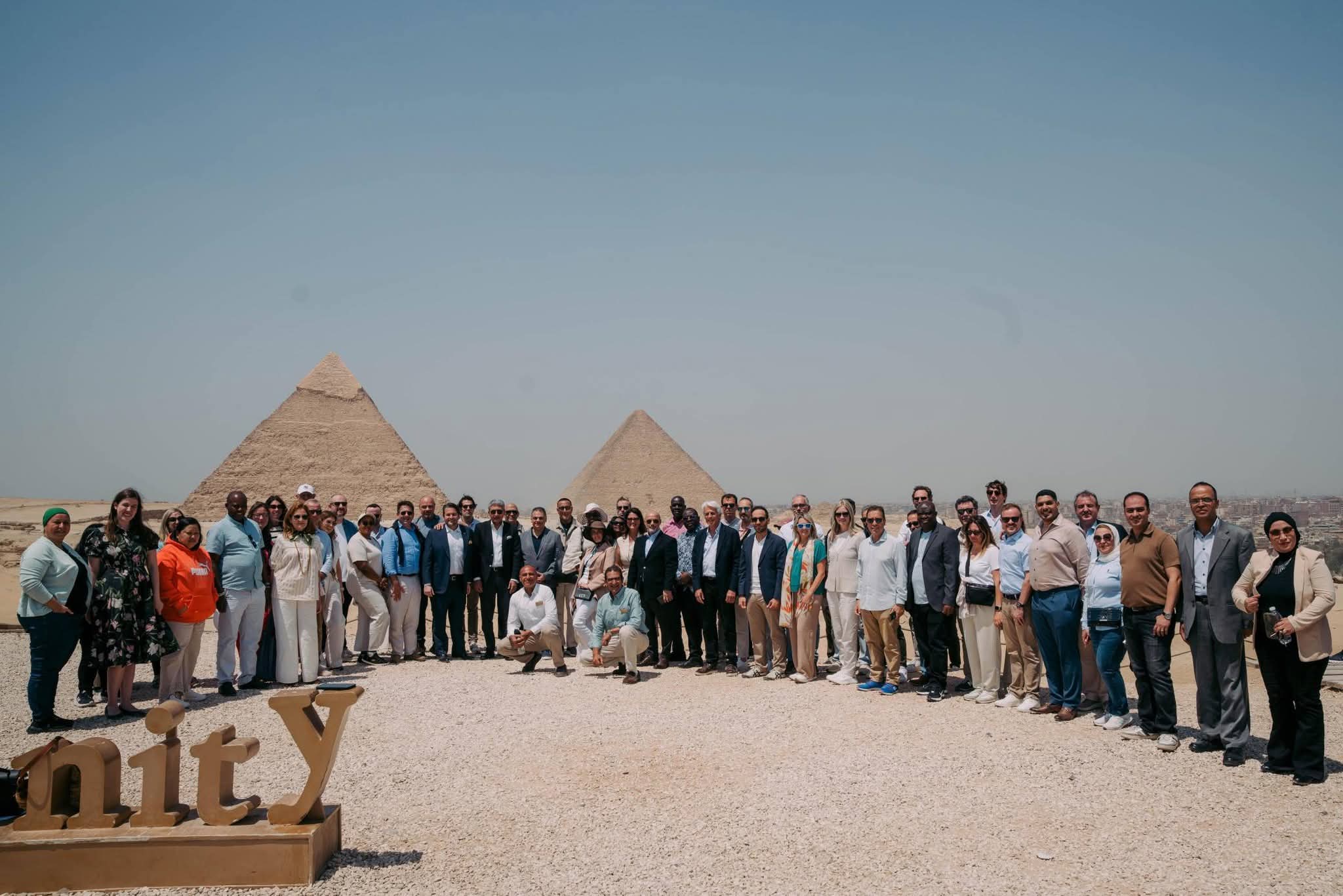 وزير السياحة يلتقي أبرز المشاركين بفاعلية المجلس العالمي للسياحة بمنطقة أهرامات الجيزة