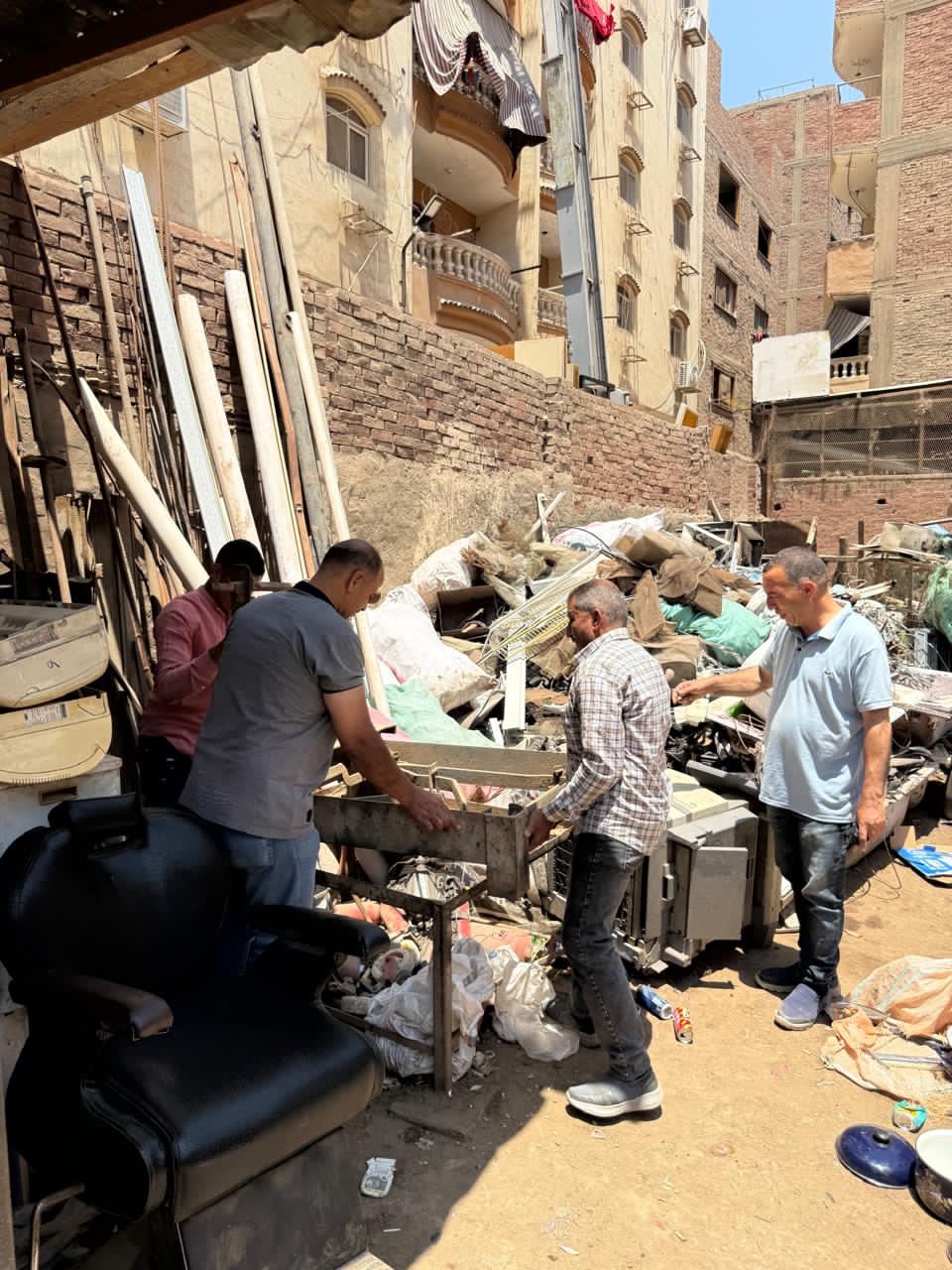 حملات مكثفة لرفع الإشغالات بحي الطالبية تنفيذًا لتوجيهات محافظ الجيزة